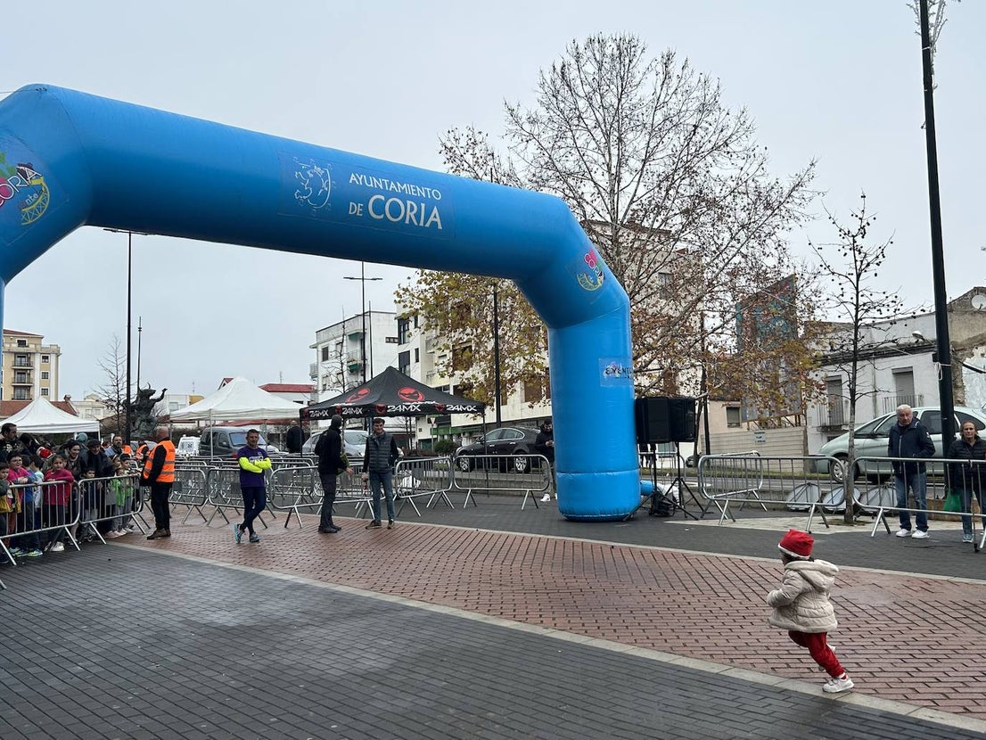 Participación masiva en la San Silvestre de Coria 2023