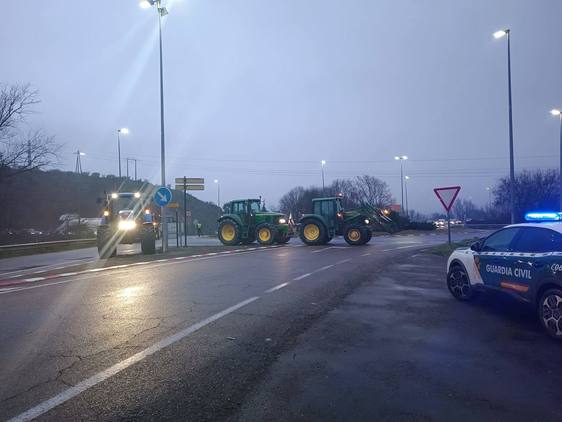 Los agricultores cortan de nuevo la entrada y salida de Coria