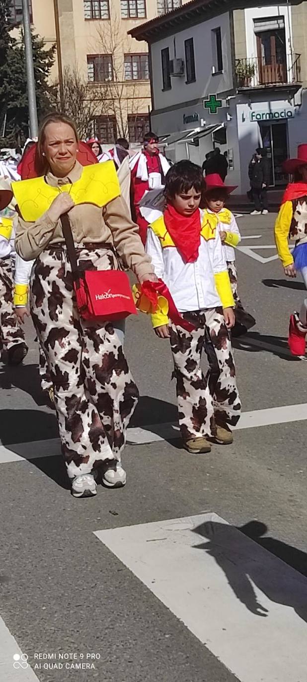 Coria finaliza el Carnaval 2024 con el esperado desfile educativo