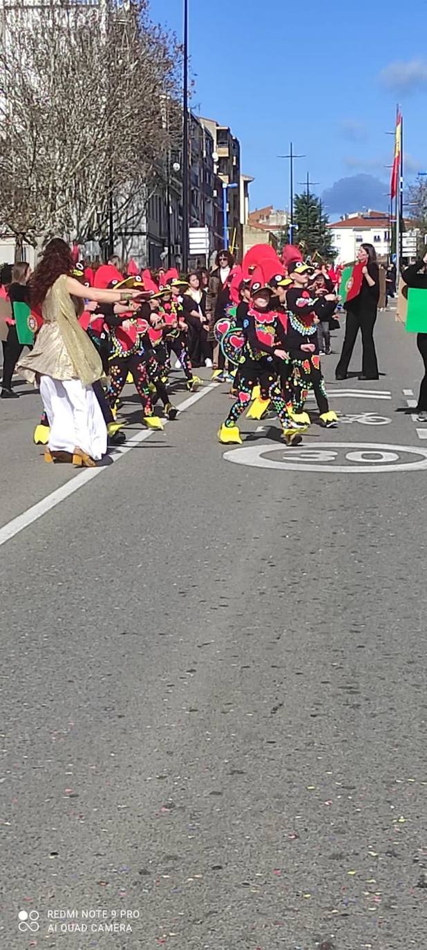 Coria finaliza el Carnaval 2024 con el esperado desfile educativo