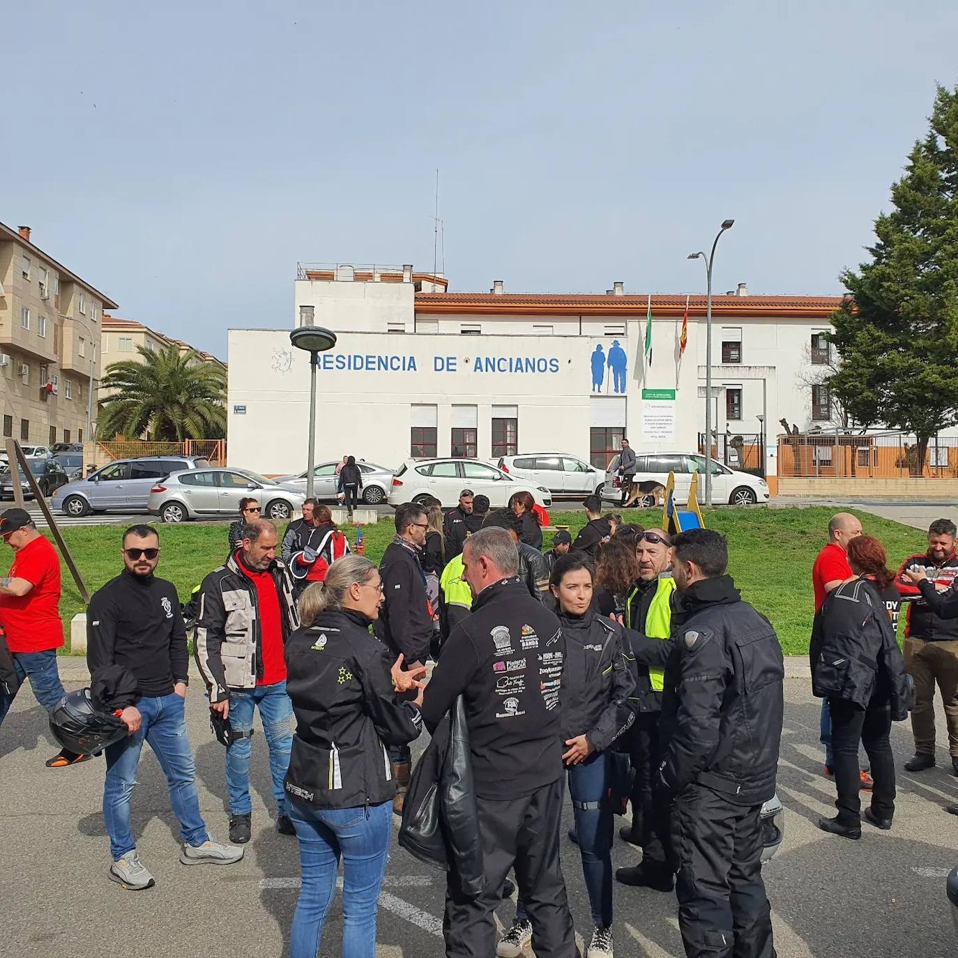 Ambientazo en la primera salida del año de la Peña Motera Esperando