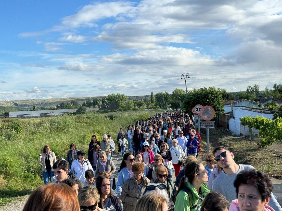 Miles de caurienses reciben a la Morenita en su llegada a Coria