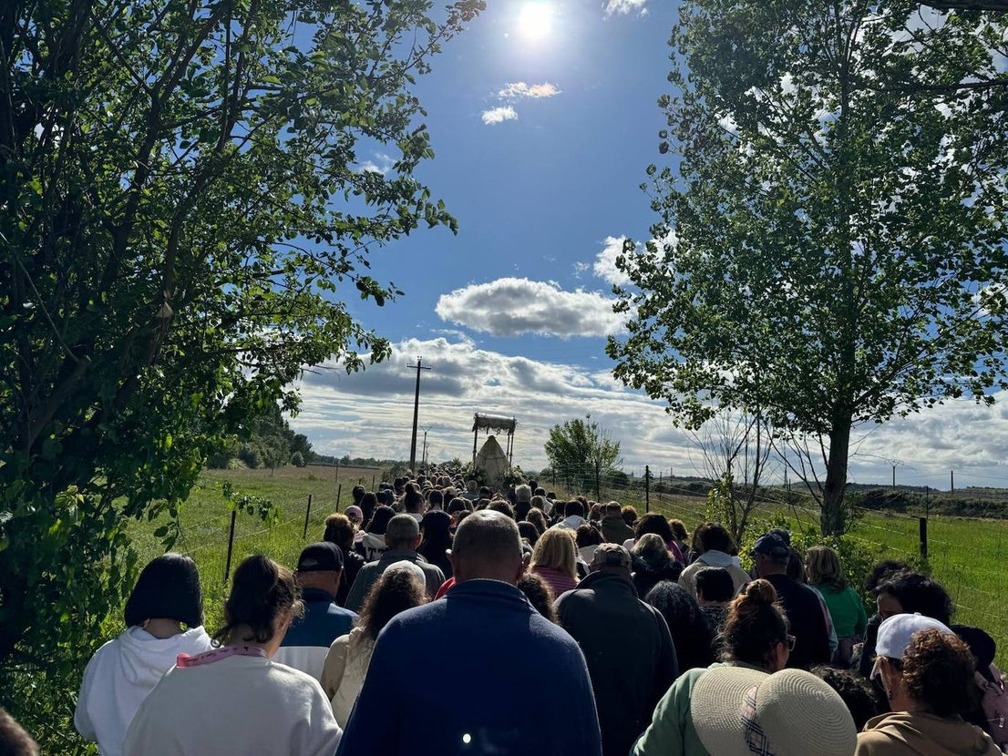 Miles de caurienses reciben a la Morenita en su llegada a Coria
