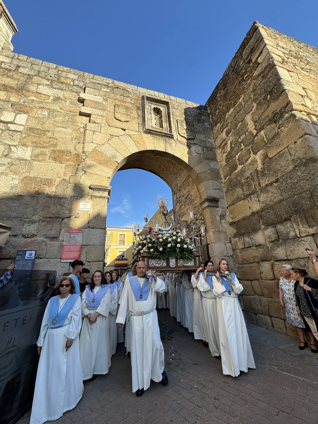 La devoción y pasión por la Virgen de Argeme de Coria en fotos