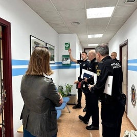Reunión de la alcaldesa y la Policía.