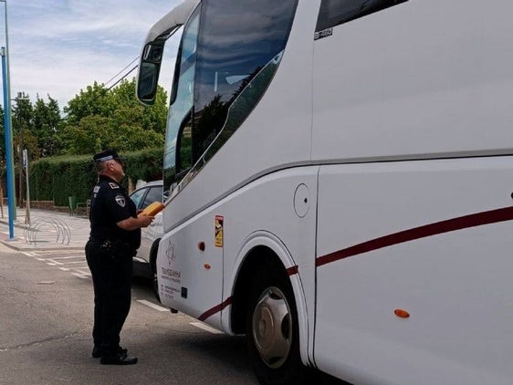 La Policía Local de Coria participa en una campaña de control y vigilancia del transporte escolar