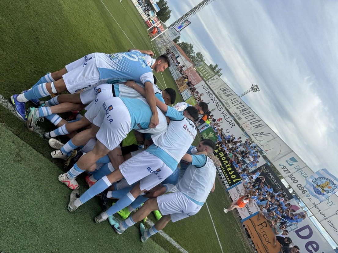 El Coria asciende a Segunda RFEF tras una contundente victoria ante el Real Murcia Imperial