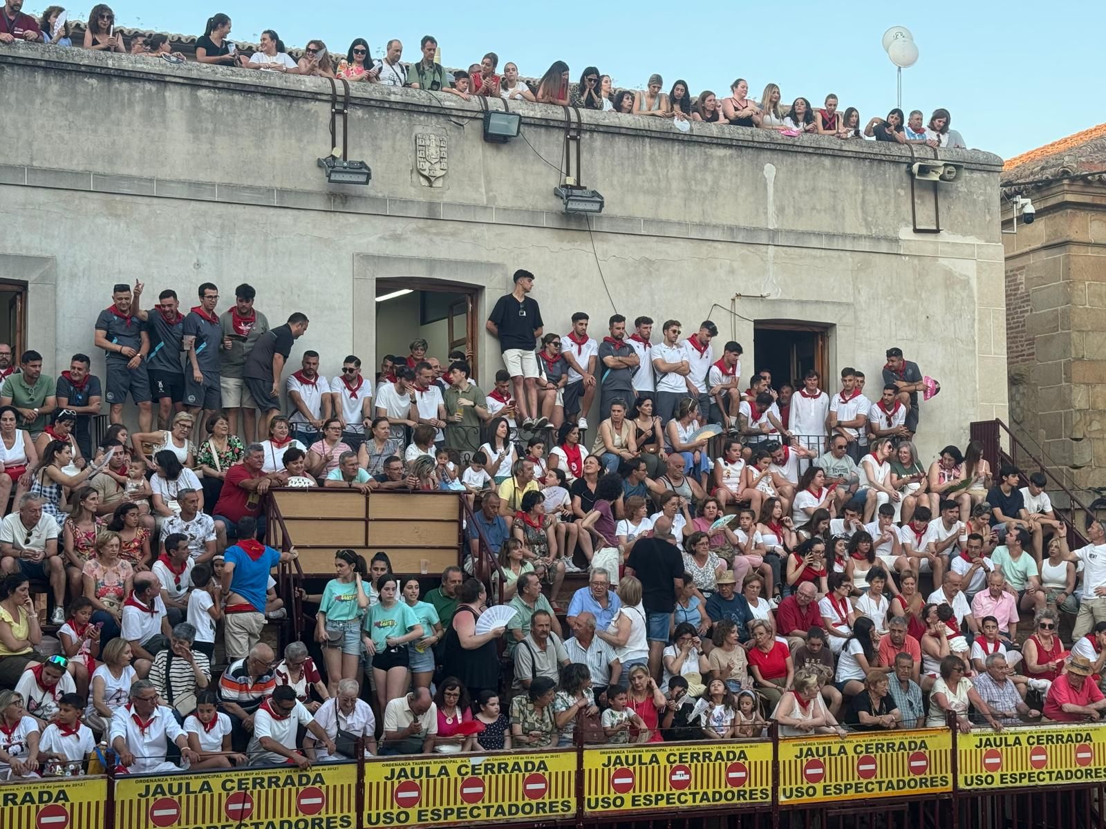 Verdeoliva brilla en el primer encierro y lidia de San Juan en Coria