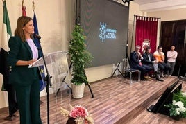 Entrega del premio anterior.