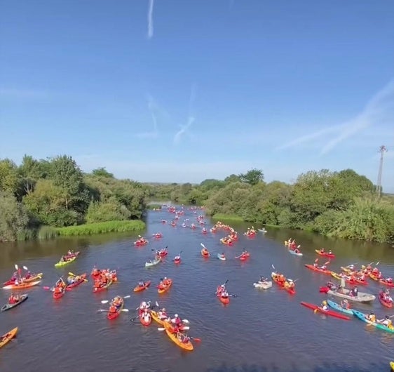 Coria se viste de aventura en el Descenso del Río Alagón