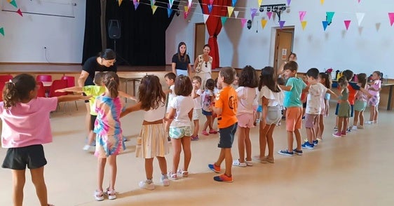La ludoteca de La Puebla concluye el verano con éxito participando en la semana cultural