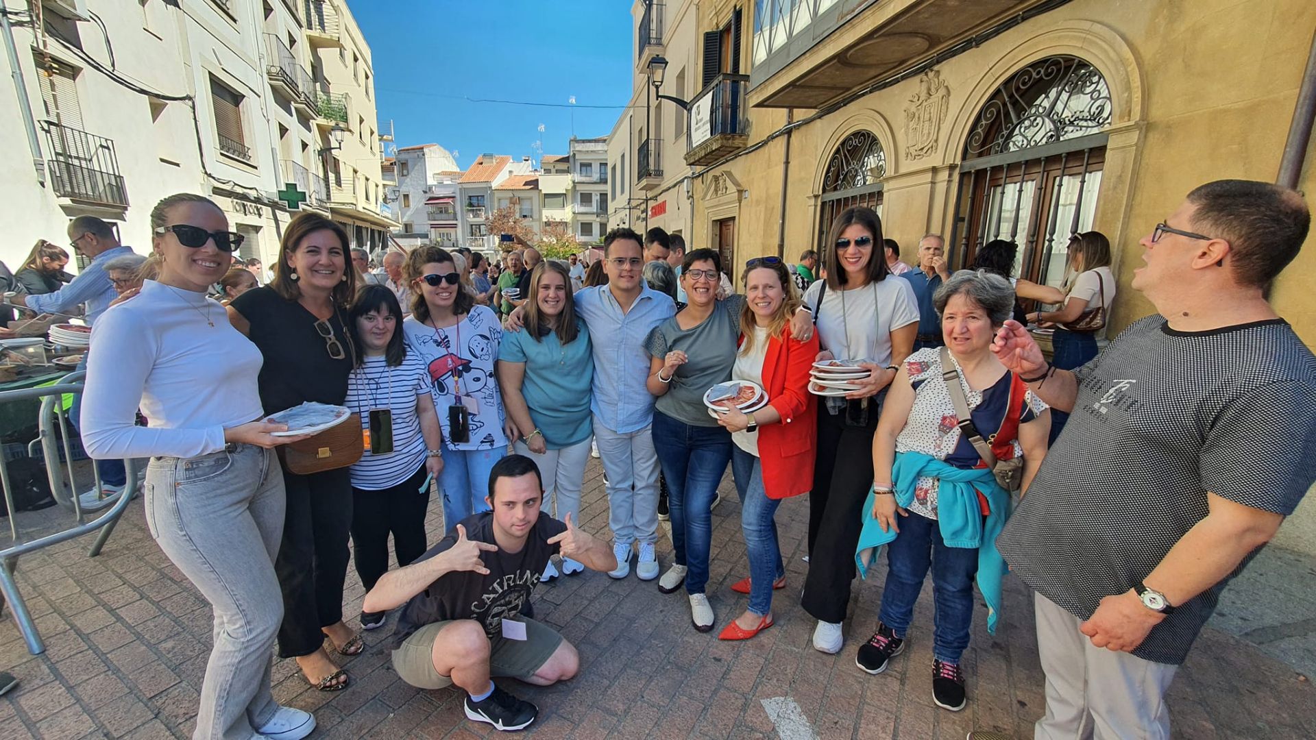 Éxito del IV Encuentro de Cortadores de Jamón a Beneficio de AXPAY celebrado en Coria