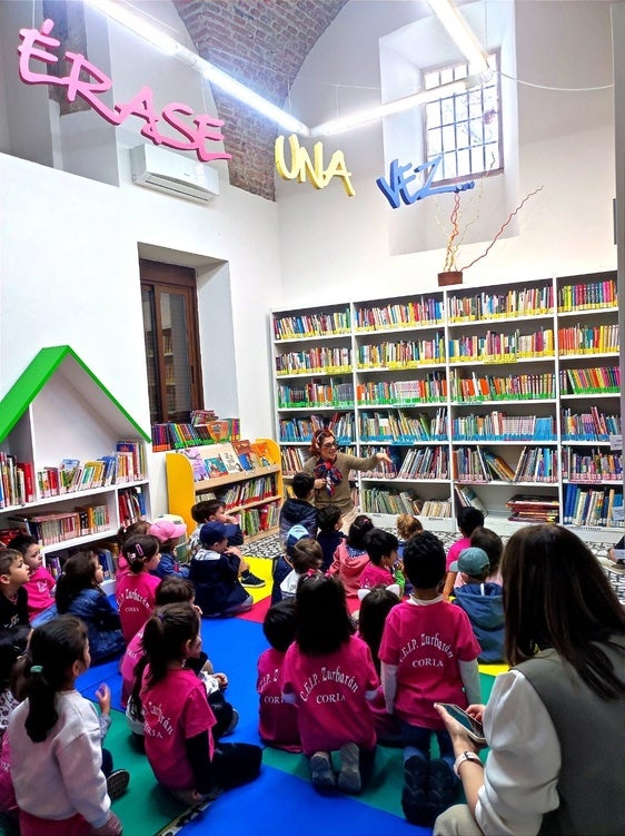 La Biblioteca Municipal realiza una campaña de concienciación sobre la importancia de la lectura en los más pequeños