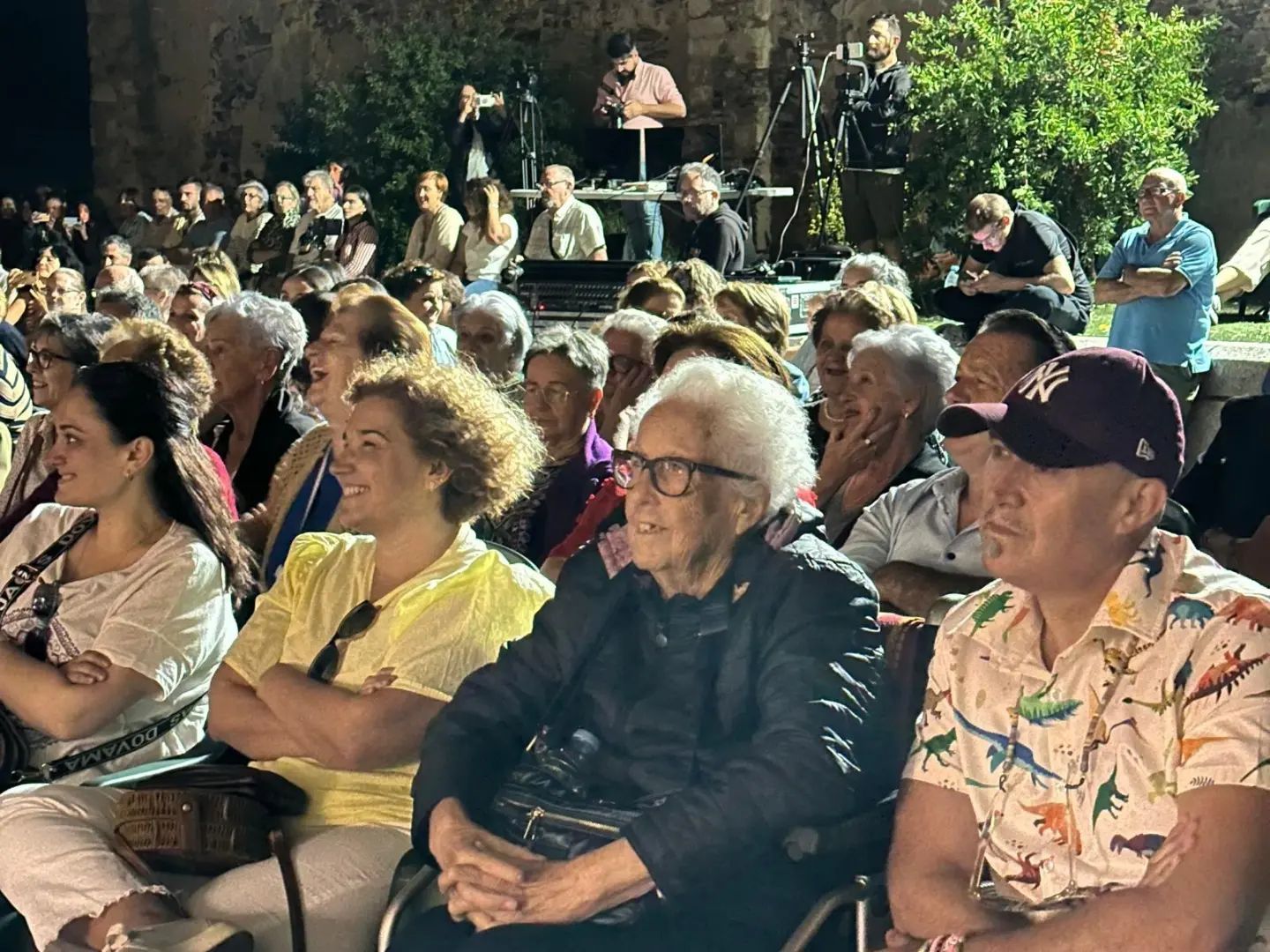 Homenaje a Pilar Boceta, artesana del picao, por parte de Coros y Danzas de Coria