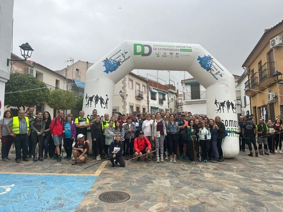 Más de 200 personas participan en el «Camino Alto» con 17,4 kilómetros de distancia