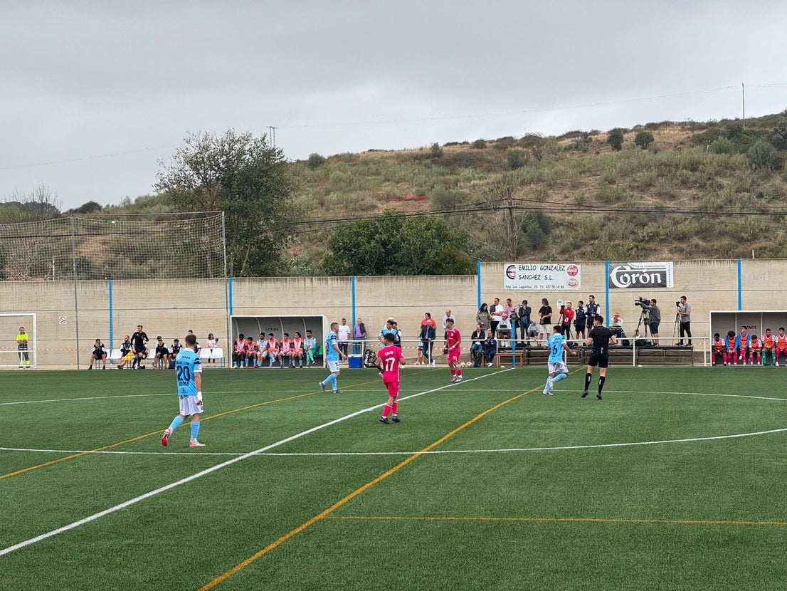 El CD Coria pierde ante el Tenerife B