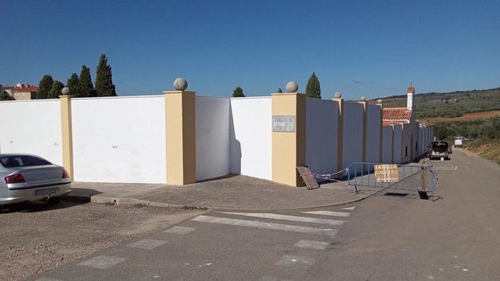 El Ayuntamiento de Coria pone a punto el Cementerio Municipal con motivo de la festividad de Todos los Santos