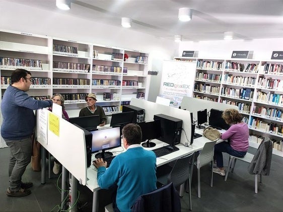 Finaliza con éxito el curso de iniciación a servicios electrónicos y competencias digitales en Coria