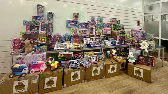 La Peña El 27 colabora para llevar juguetes a los niños de Valencia en Navidad