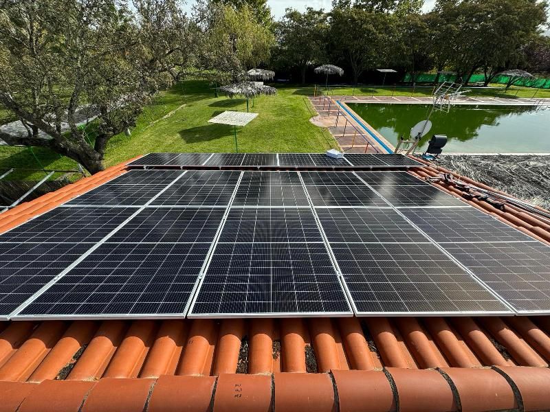Cambio Energético instala autoconsumos fotovoltaicos en las piscinas de Coria y sus pedanías