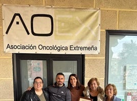 Donativo de El 27 a AOEX.