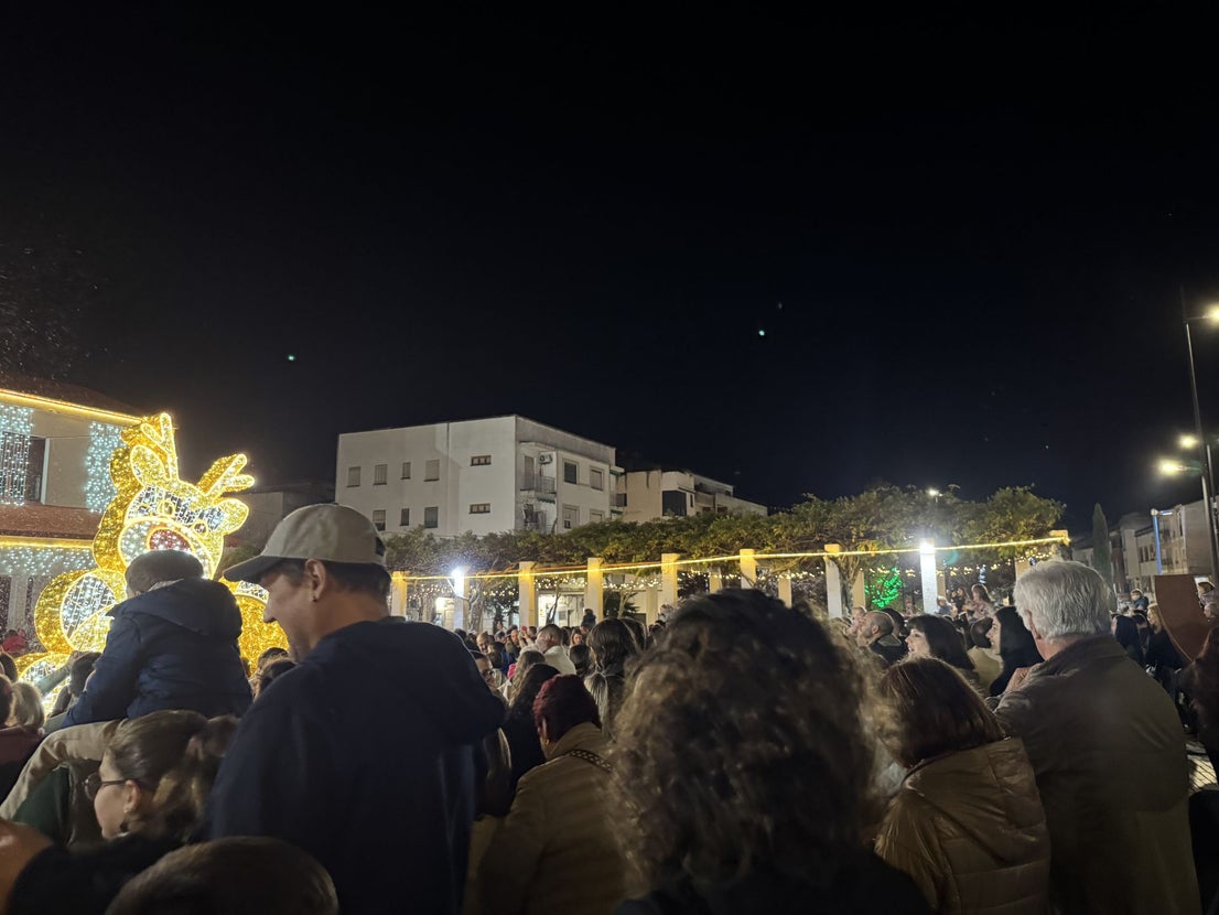 Coria da la bienvenida a la Navidad con un multitudinario encendido de luces