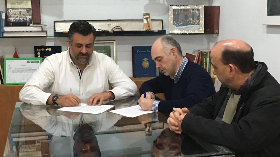 Firma del convenio entre el Ayuntamiento y el colegio