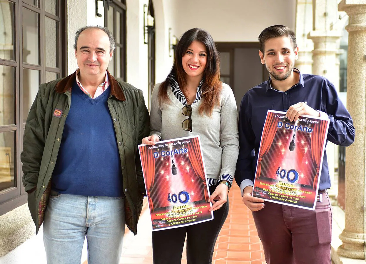 Álvaro Fernández, concejal de juventud a la derecha