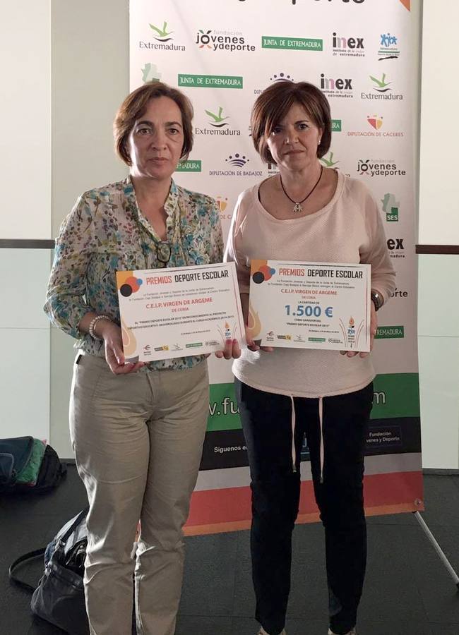 La directora y la profesora de Educación Física del centro