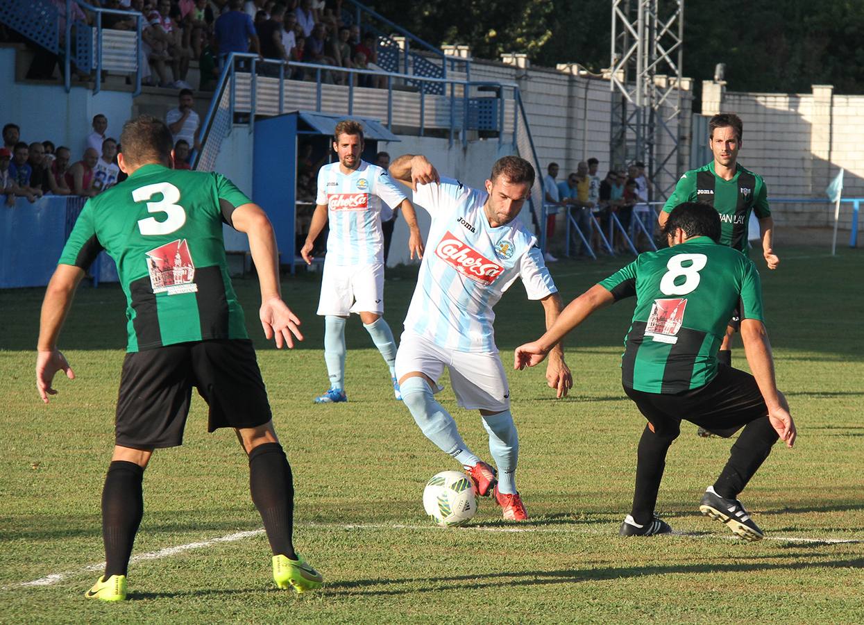 Chema, autor del primer gol en el último partido en La Isla