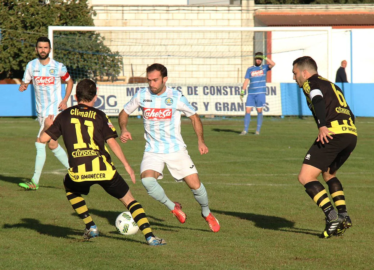 Chema se va de dos jugadores del Amanecer