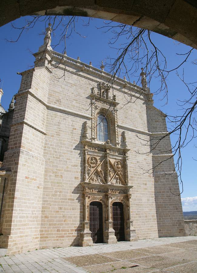 Conferencia sobre La Puerta del Perdón de la Catedral dentro del taller Coria Maravillosa
