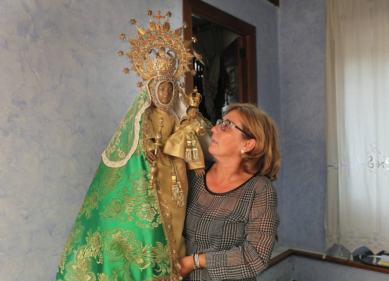 María José de Argeme Sánchez, con la Virgen