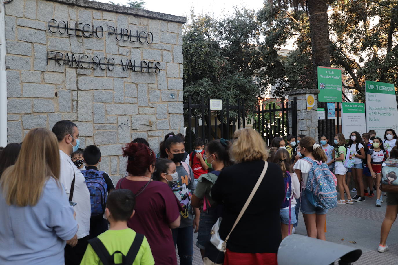 Entrada del colegio Francisco Valdés.