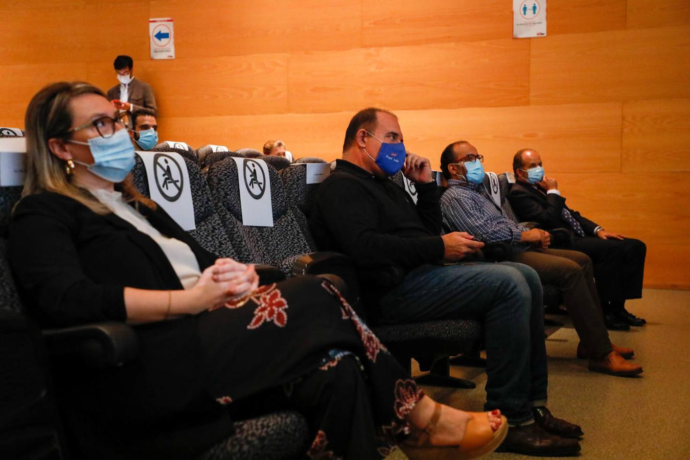 Un centenar de personas asistieron a la presentación.