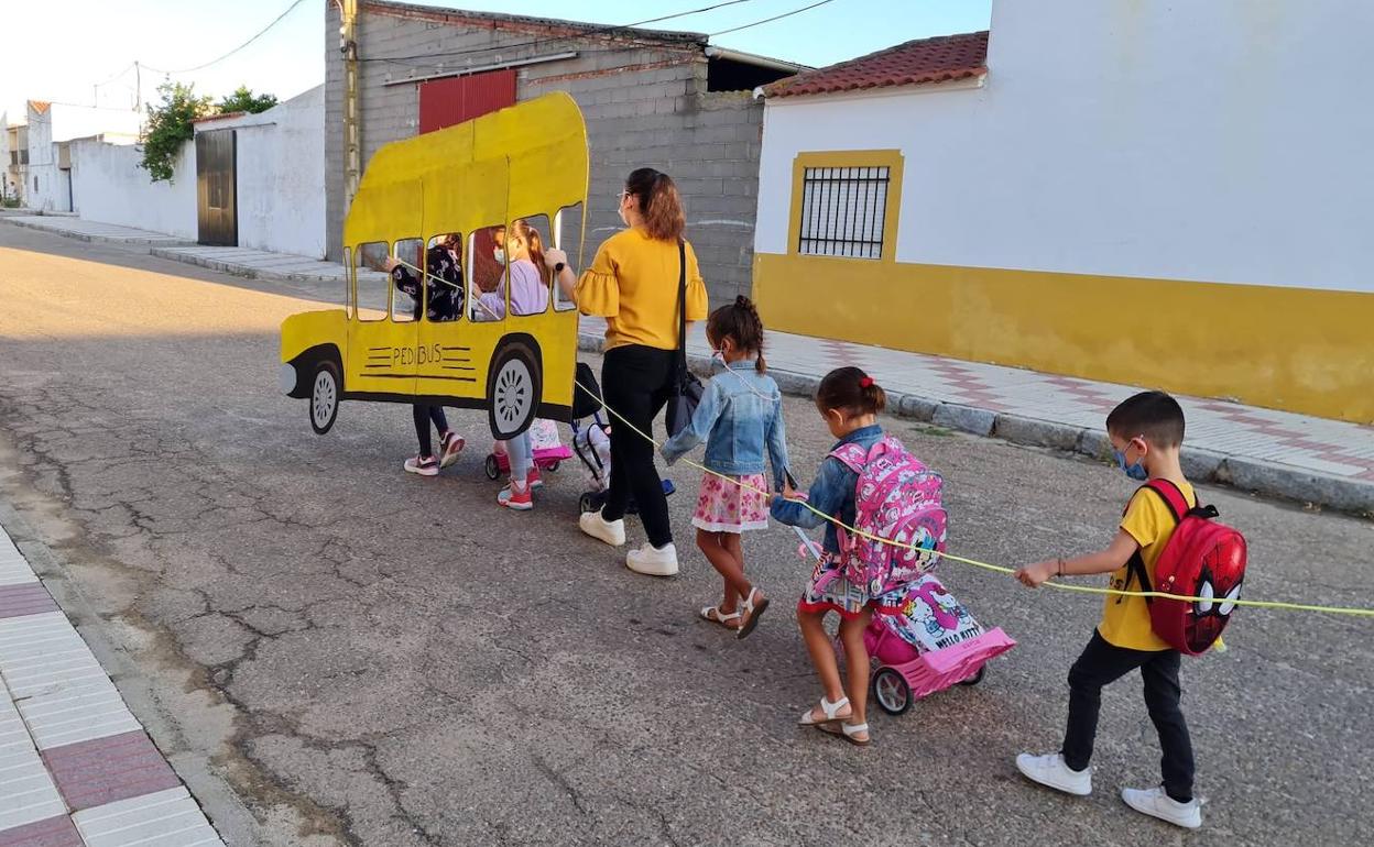 Desplazamiento sostenible a los colegios con el Pedibus. 