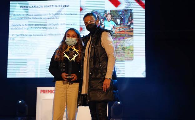 Imagen principal - La emoción volvió a los Premios Alabán tras dos años de ausencia