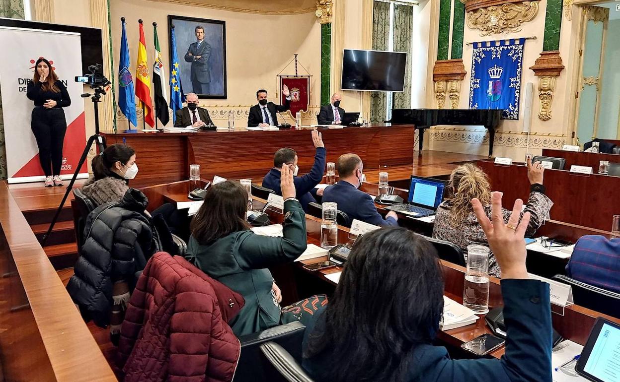 La Diputación apoya una moción de la FEMPEX para la fusión de Don Benito y Villanueva de la Serena