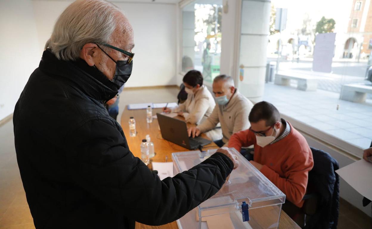 La mesa electoral en la casa de cultura de Don Benito ha registrado hoy 771 votos. 