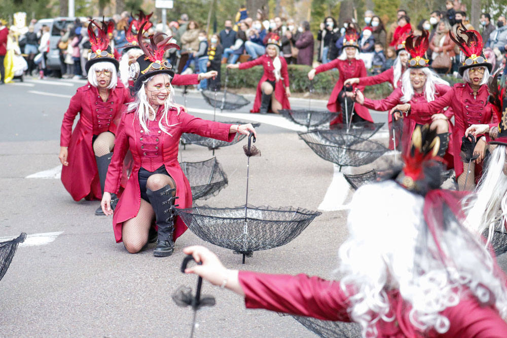 El mensaje de 'No a la guerra' estuvo presente en muchas de las comparsas. 