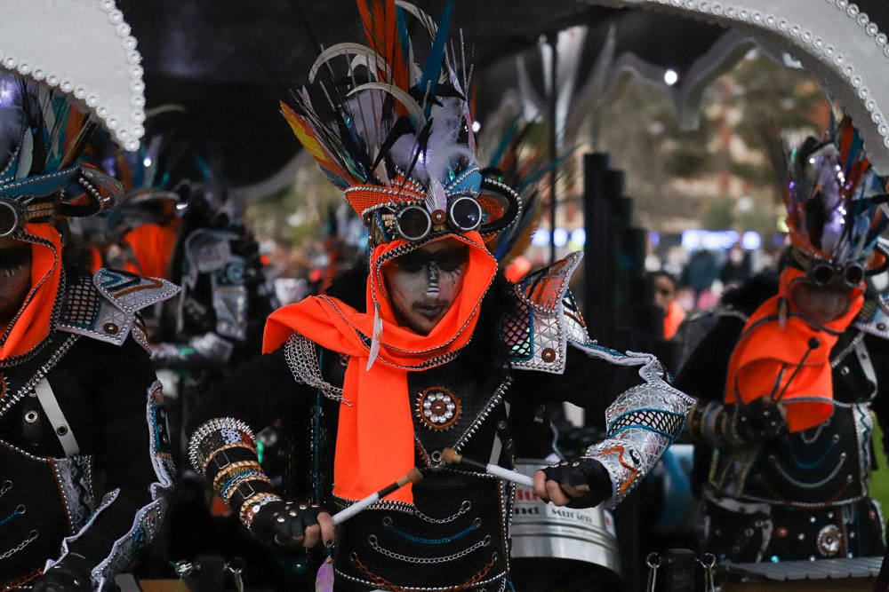 El mensaje de 'No a la guerra' estuvo presente en muchas de las comparsas. 