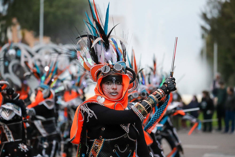 El mensaje de 'No a la guerra' estuvo presente en muchas de las comparsas. 