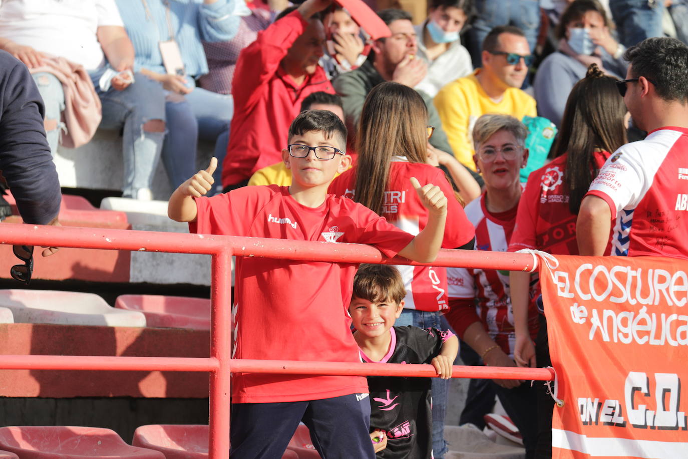 Ambas aficiones dieron un ejemplo de cordialidad. 