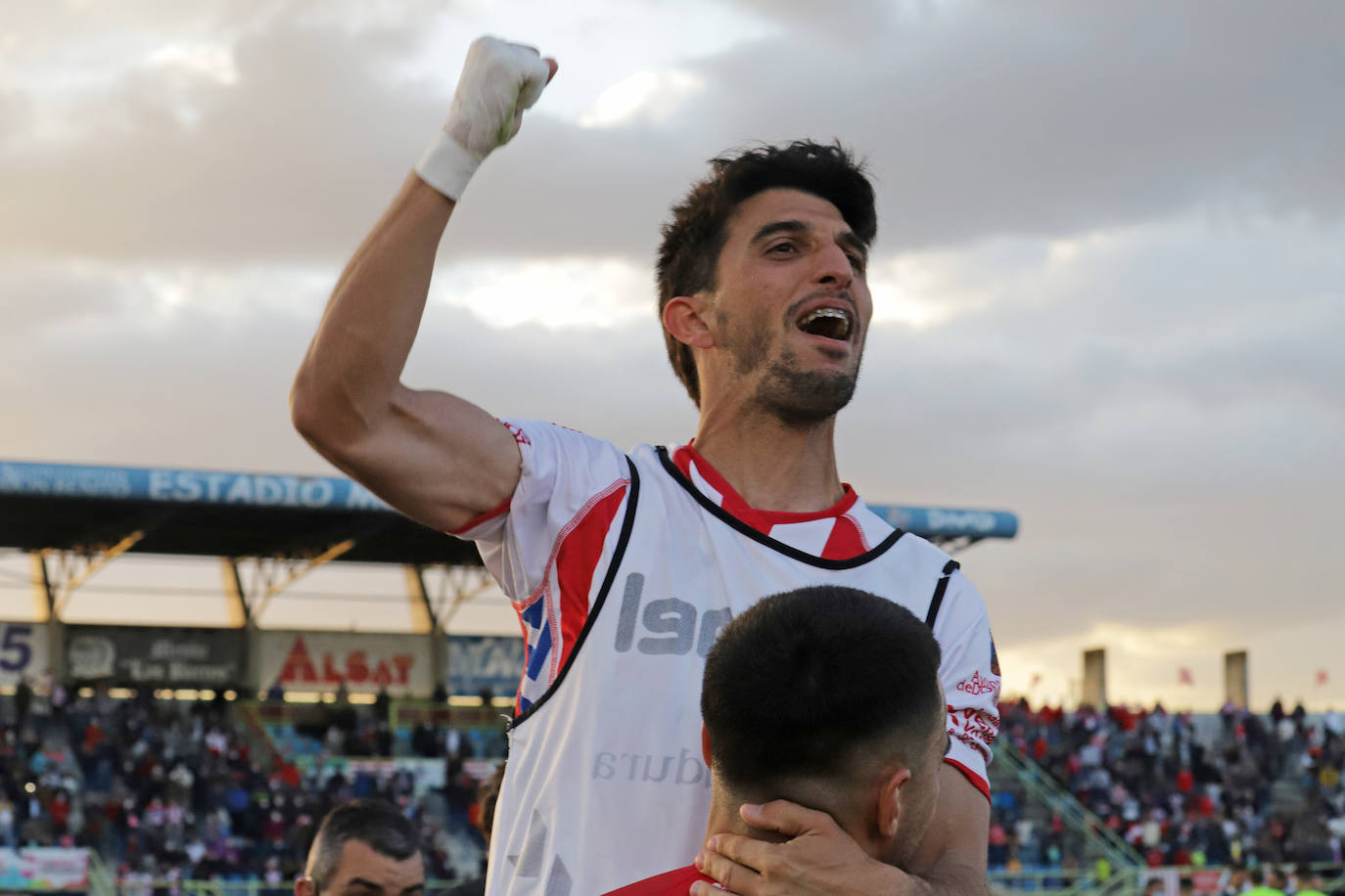 Álex Herrera celebra la victoria rojiblanca.