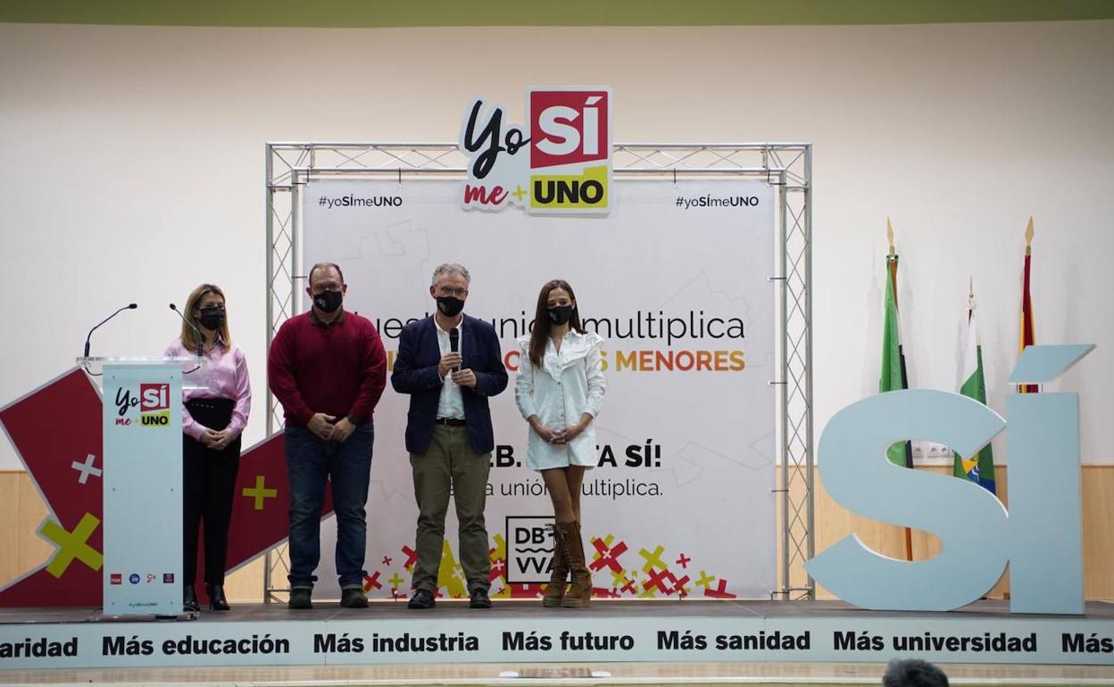 Valadés, portavoz del PP, junto a Judith Olivares, José Luis Quintana y María Luisa CIfo. 