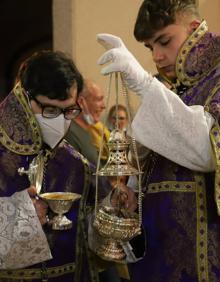 Imagen secundaria 2 - Momentos de la procesión de La Soledad. 