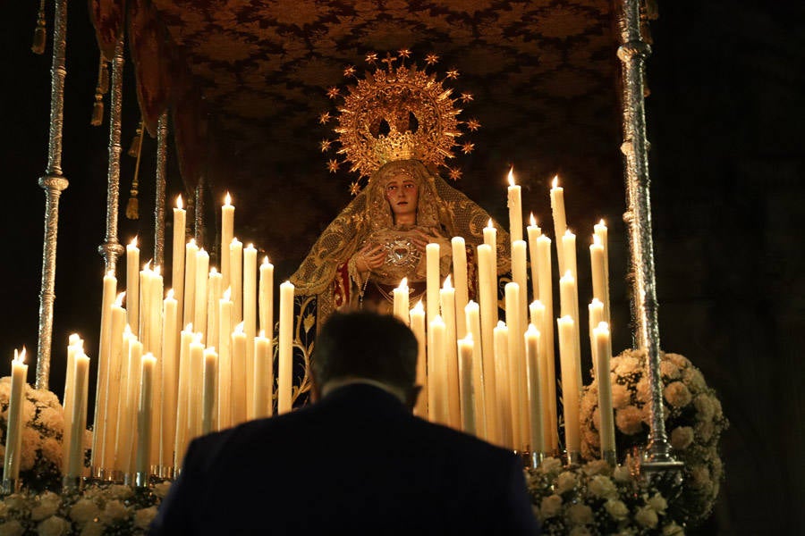 Emotiva procesión en la noche del Jueves Santo.