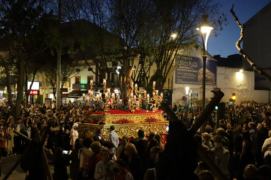Emotiva procesión en la noche del Jueves Santo.