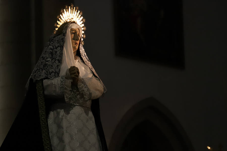 Viacrucis de la parroquia de San Juan en el Viernes de Dolores.
