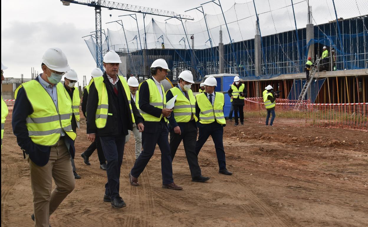 Visita de las autoridades a las obras del nuevo hospital. 